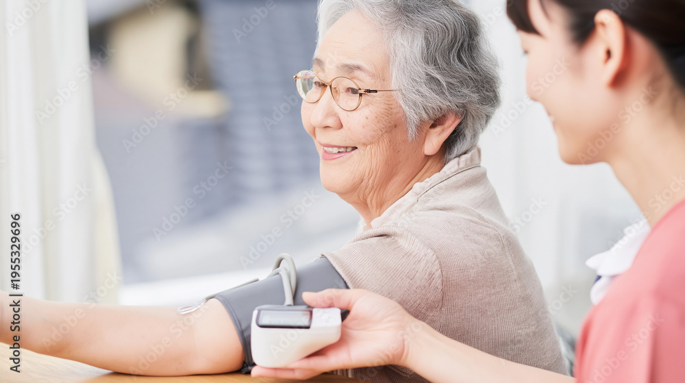 看護師が体調を見守る様子